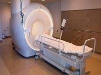 (MRI)
