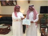 Al-Omair honors Dr. Al-Dossary