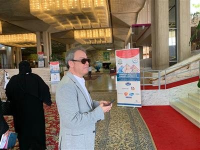 الأستاذ  لبيب سابا نائب رئيس مجلس إدارة منظومة نخبة الأطباء يراقب التحضيرات المتعلقة بأعضاء المنظومة لحضور المؤتمر
